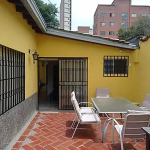 Хостел Yellow House, Медельин